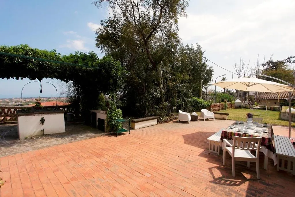 Nyaraló Villa Viscalori A Garden With Pool And See View Near Etna Viagrande Olaszország